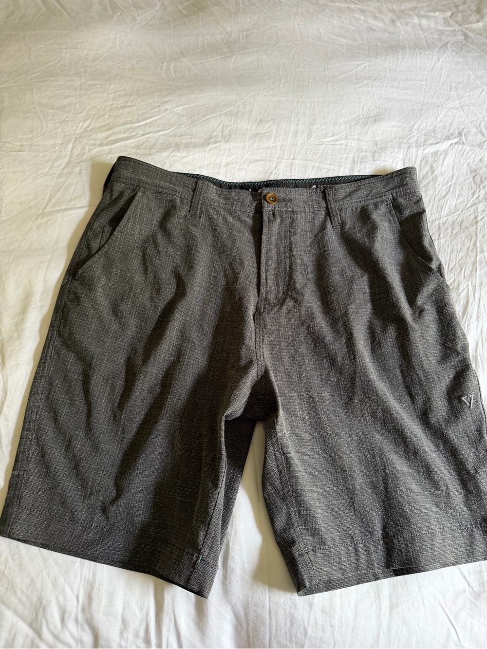VISSLA Men's Charcoal Flat Front Shorts